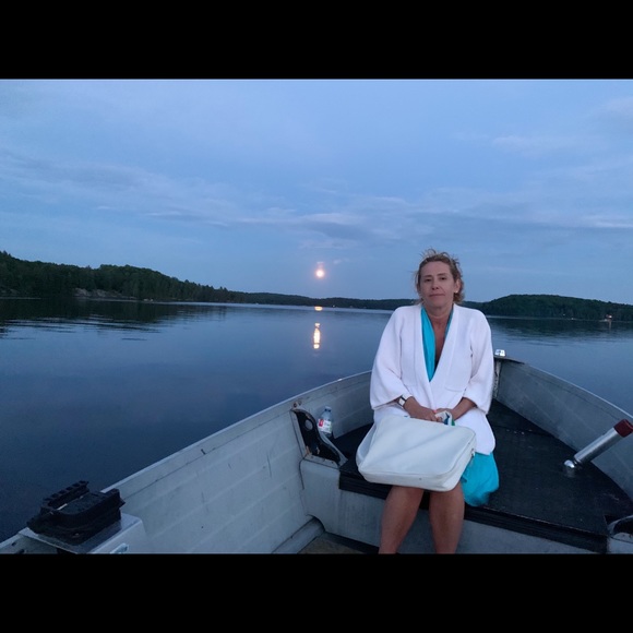 Meet your Posher, Jennifer - Picture 3 of 4